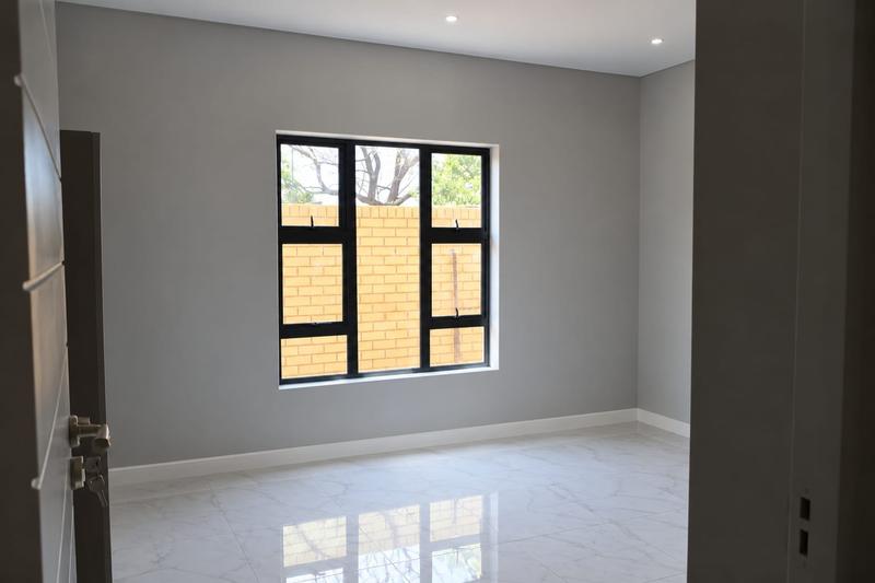 To Let 3 Bedroom Property for Rent in Fairland Gauteng