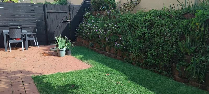 2 Bedroom Property for Sale in Roodekrans Gauteng