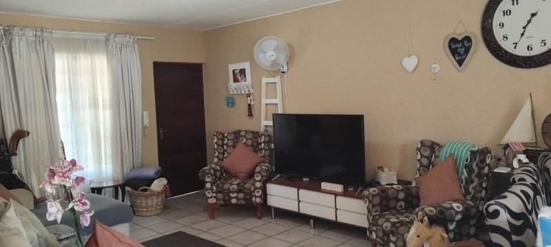 2 Bedroom Property for Sale in Roodekrans Gauteng