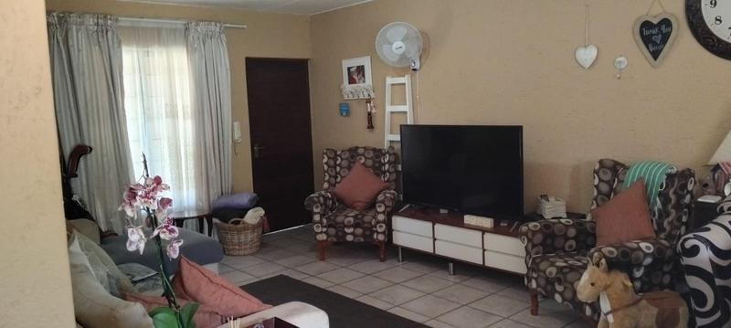 2 Bedroom Property for Sale in Roodekrans Gauteng