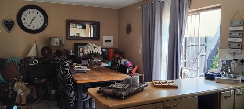 2 Bedroom Property for Sale in Roodekrans Gauteng