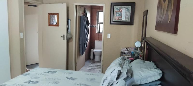 2 Bedroom Property for Sale in Roodekrans Gauteng