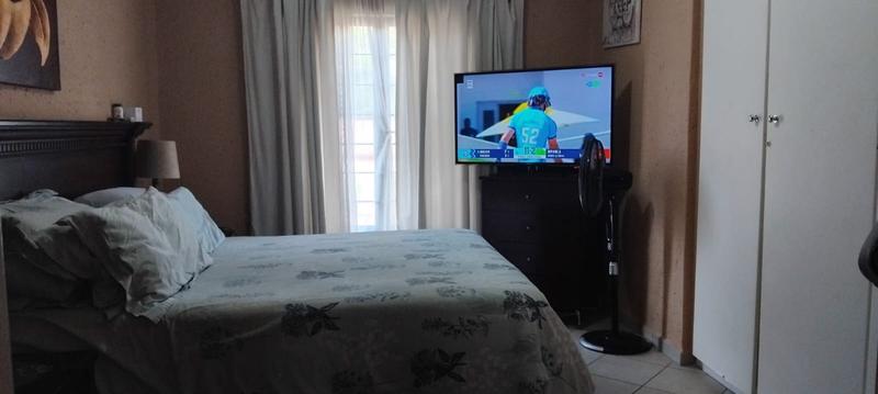2 Bedroom Property for Sale in Roodekrans Gauteng