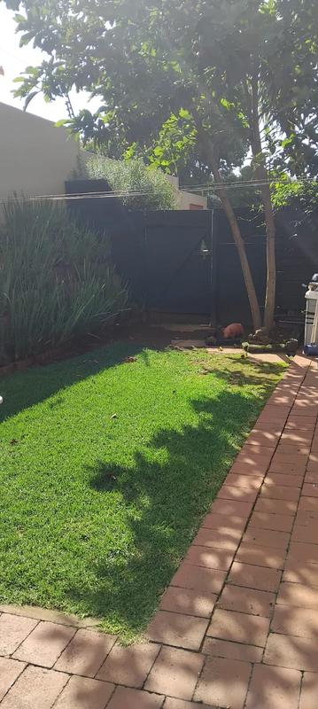 2 Bedroom Property for Sale in Roodekrans Gauteng