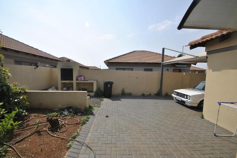 4 Bedroom Property for Sale in Dawn Park Gauteng