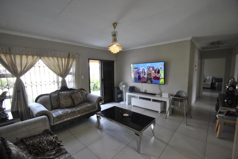 4 Bedroom Property for Sale in Dawn Park Gauteng