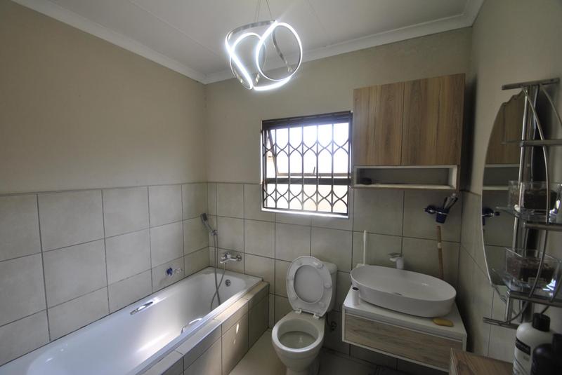 4 Bedroom Property for Sale in Dawn Park Gauteng