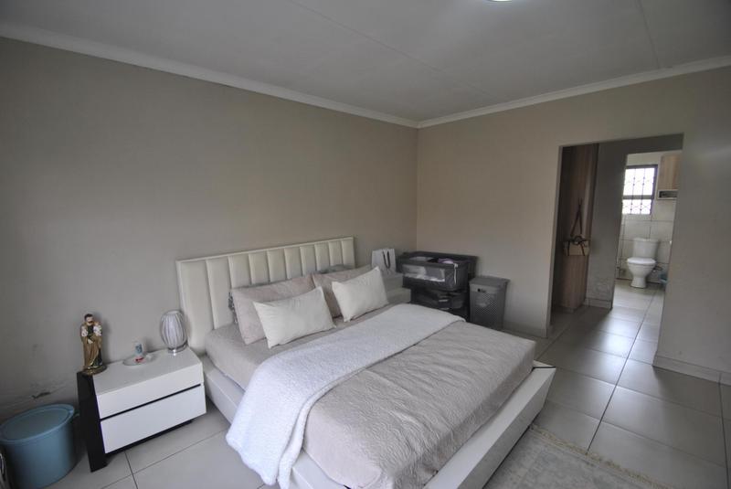 4 Bedroom Property for Sale in Dawn Park Gauteng