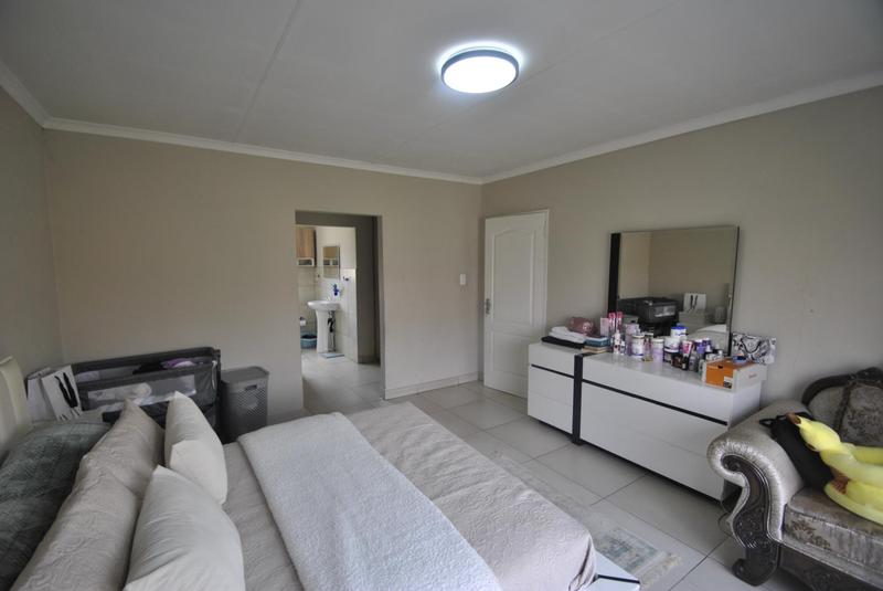 4 Bedroom Property for Sale in Dawn Park Gauteng