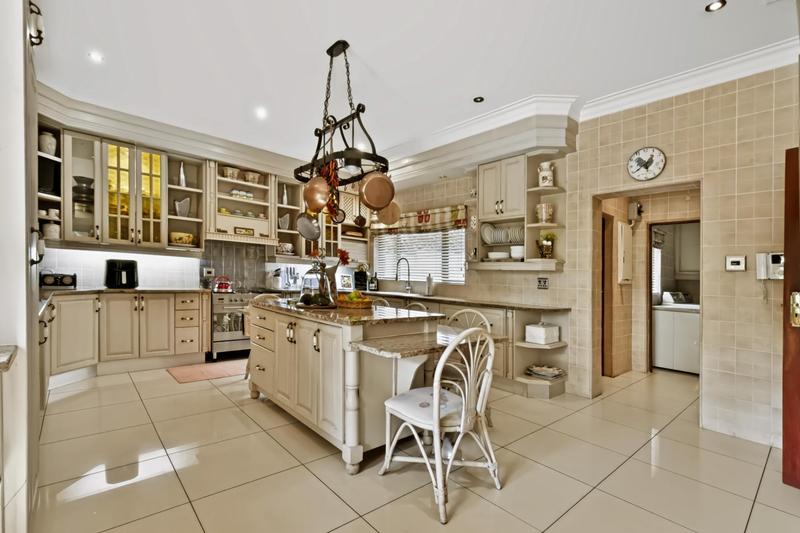 6 Bedroom Property for Sale in Northcliff Gauteng