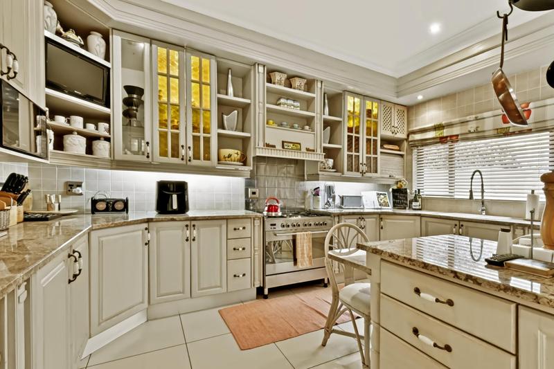 6 Bedroom Property for Sale in Northcliff Gauteng
