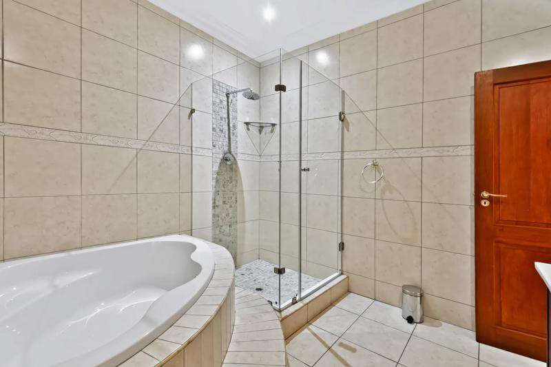 6 Bedroom Property for Sale in Northcliff Gauteng