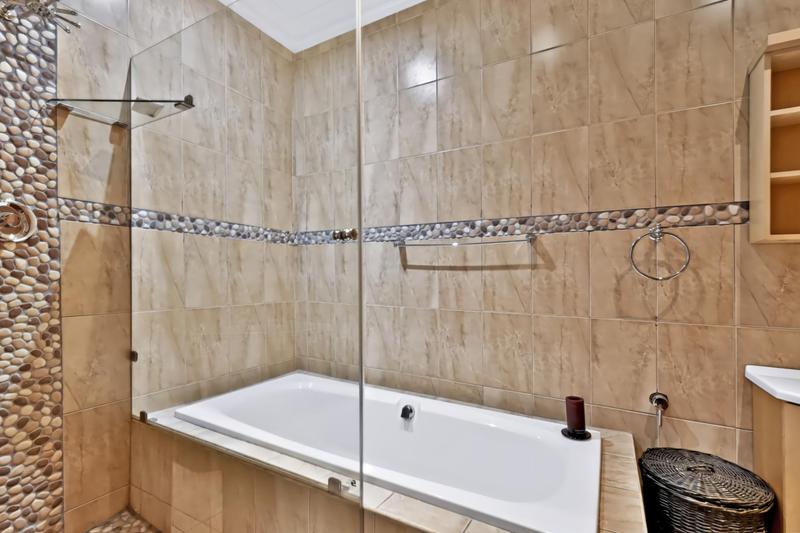 6 Bedroom Property for Sale in Northcliff Gauteng