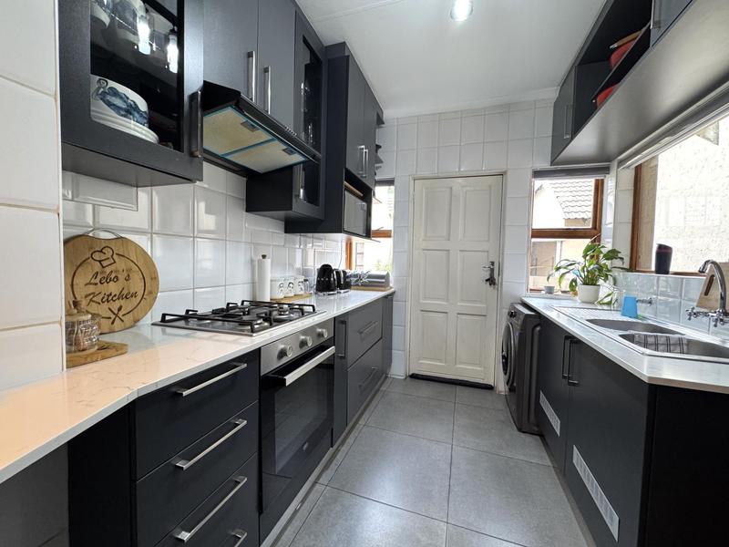 3 Bedroom Property for Sale in Pinehaven Gauteng
