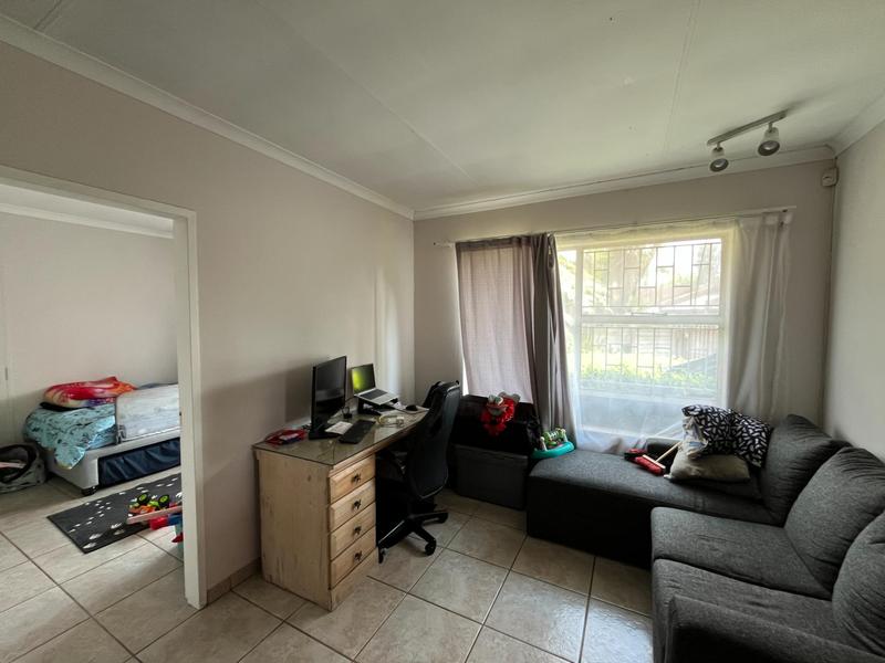 To Let 2 Bedroom Property for Rent in Glen Marais Gauteng