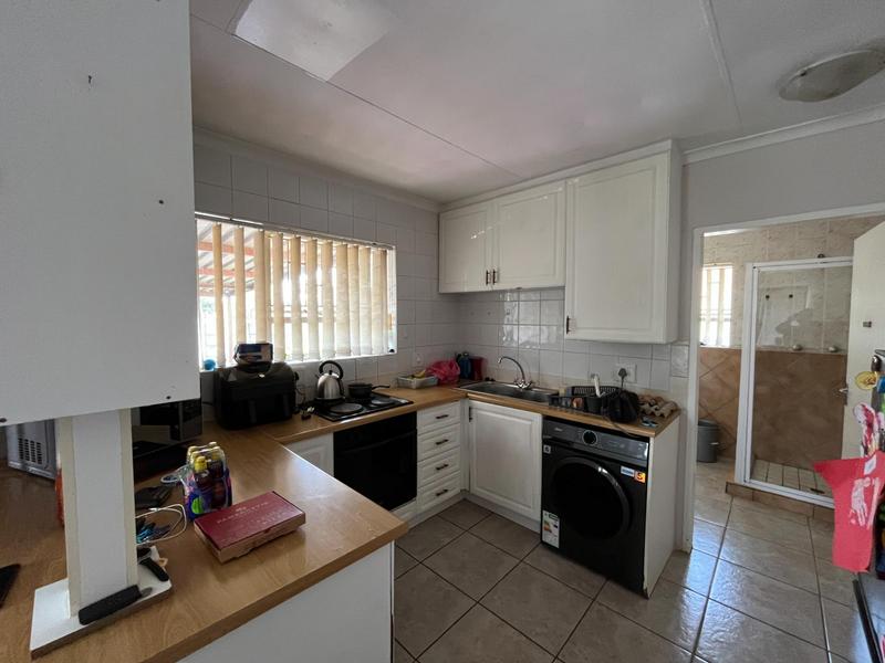 To Let 2 Bedroom Property for Rent in Glen Marais Gauteng