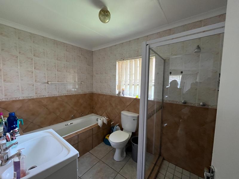To Let 2 Bedroom Property for Rent in Glen Marais Gauteng