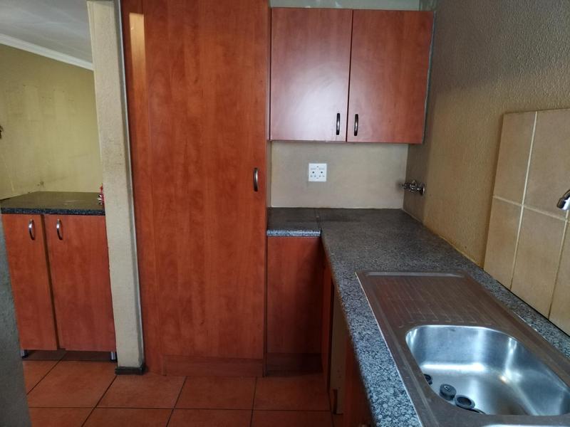 To Let 3 Bedroom Property for Rent in Clayville Gauteng