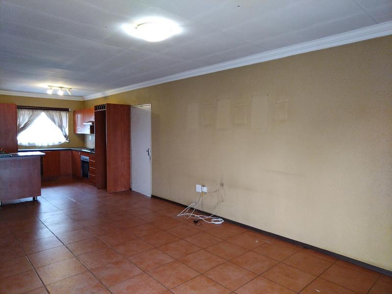 To Let 3 Bedroom Property for Rent in Clayville Gauteng