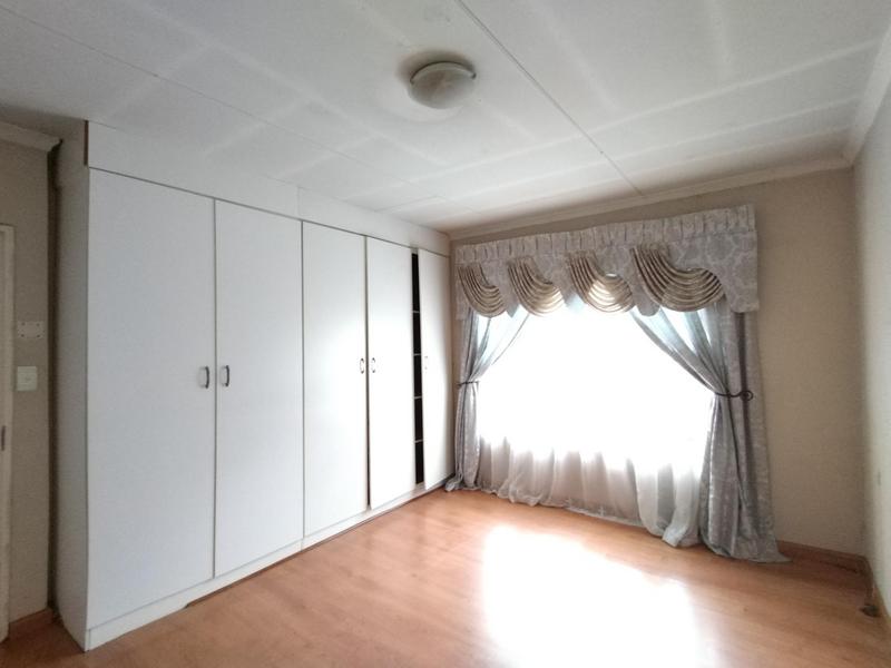 To Let 3 Bedroom Property for Rent in Clayville Gauteng