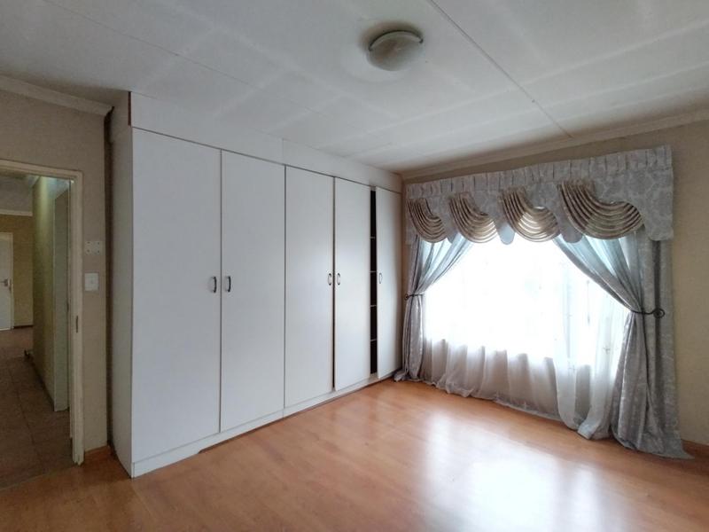 To Let 3 Bedroom Property for Rent in Clayville Gauteng