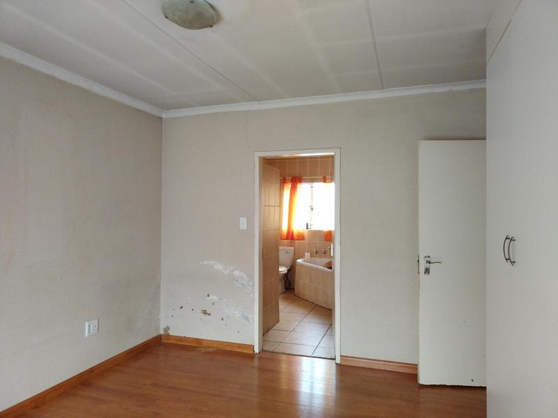 To Let 3 Bedroom Property for Rent in Clayville Gauteng