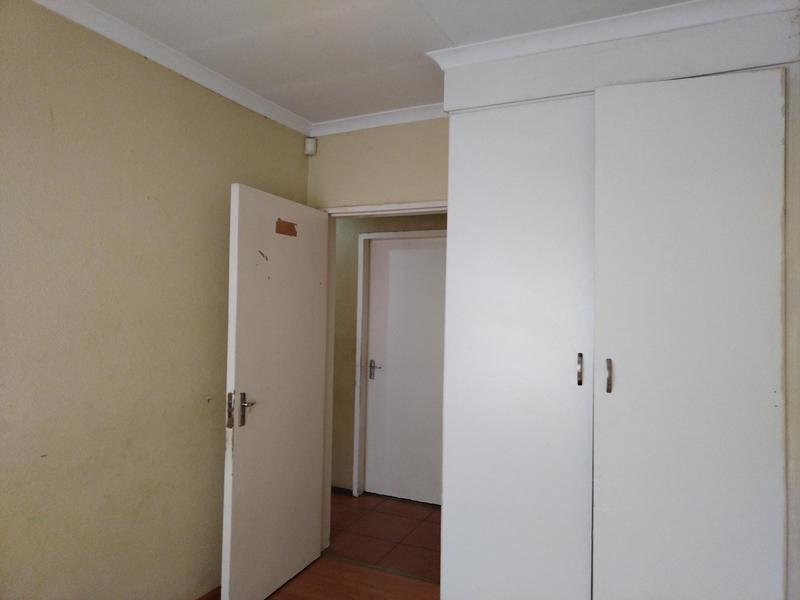 To Let 3 Bedroom Property for Rent in Clayville Gauteng
