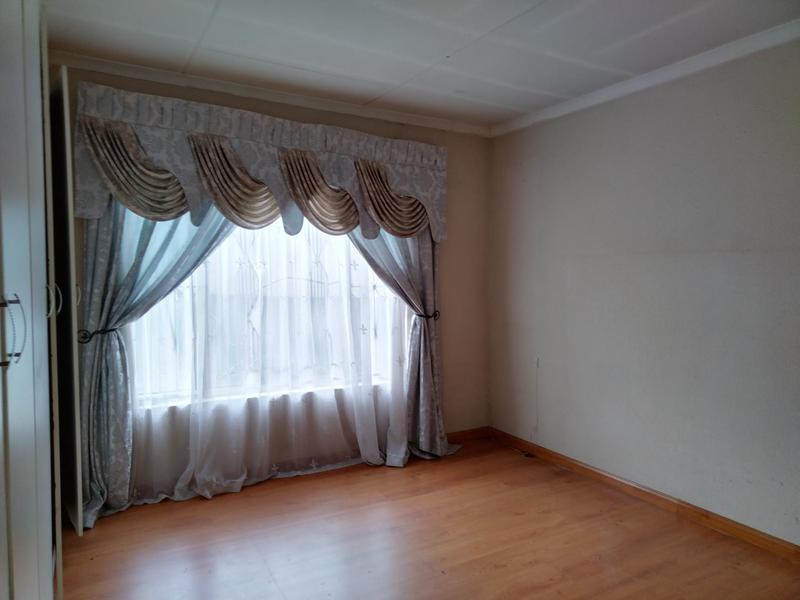 To Let 3 Bedroom Property for Rent in Clayville Gauteng