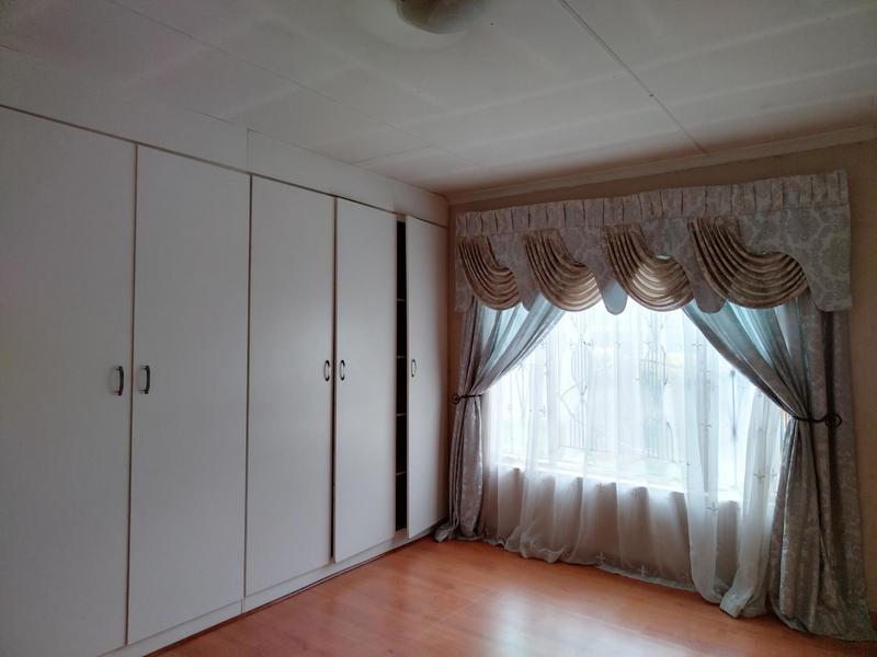 To Let 3 Bedroom Property for Rent in Clayville Gauteng