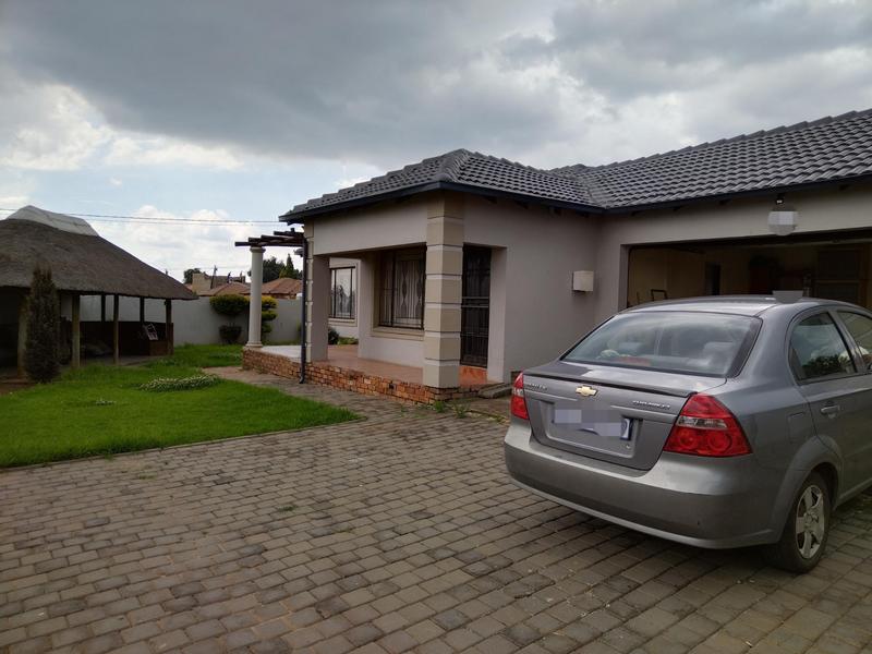 To Let 3 Bedroom Property for Rent in Clayville Gauteng