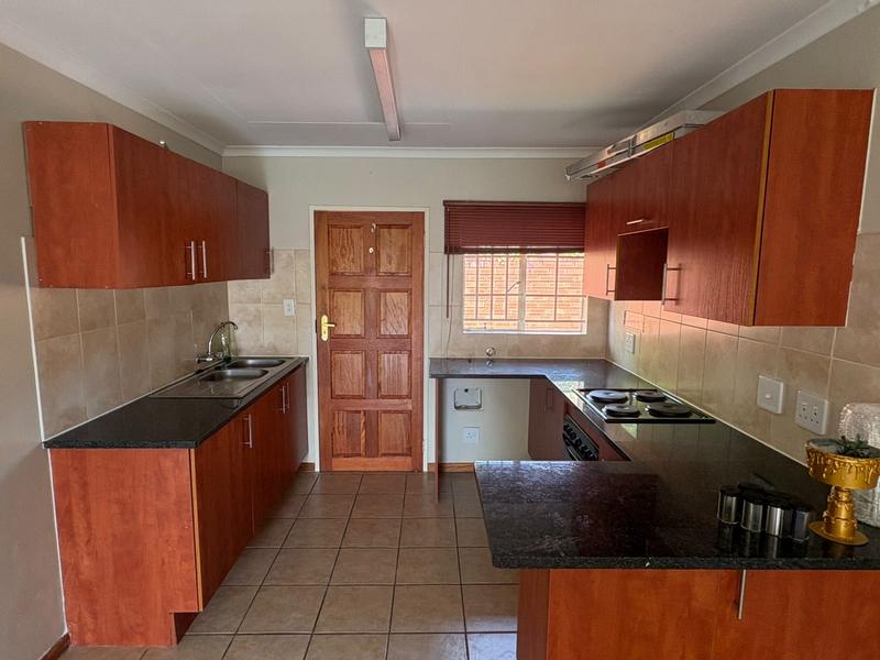 2 Bedroom Property for Sale in Rooihuiskraal Gauteng