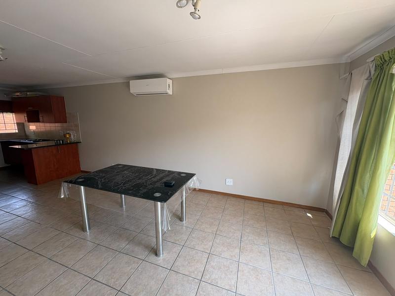 2 Bedroom Property for Sale in Rooihuiskraal Gauteng