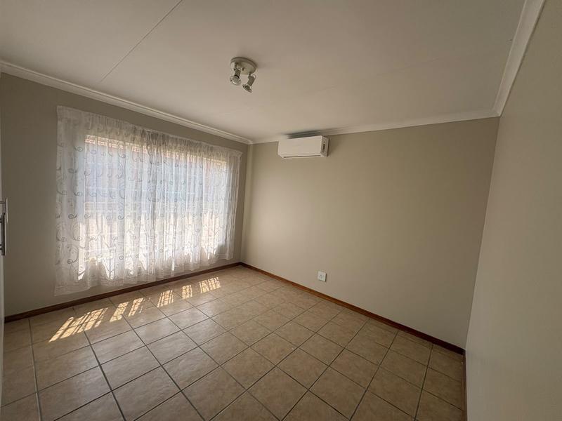 2 Bedroom Property for Sale in Rooihuiskraal Gauteng