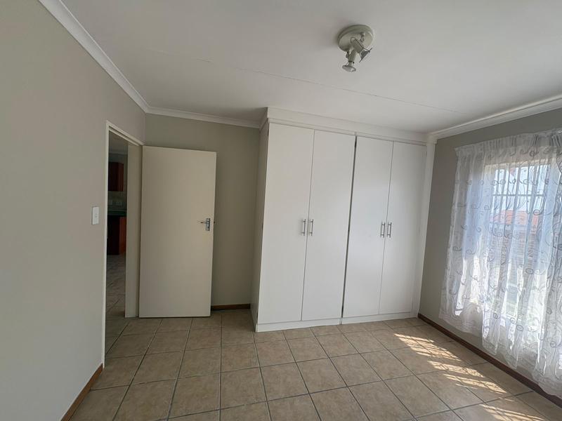 2 Bedroom Property for Sale in Rooihuiskraal Gauteng