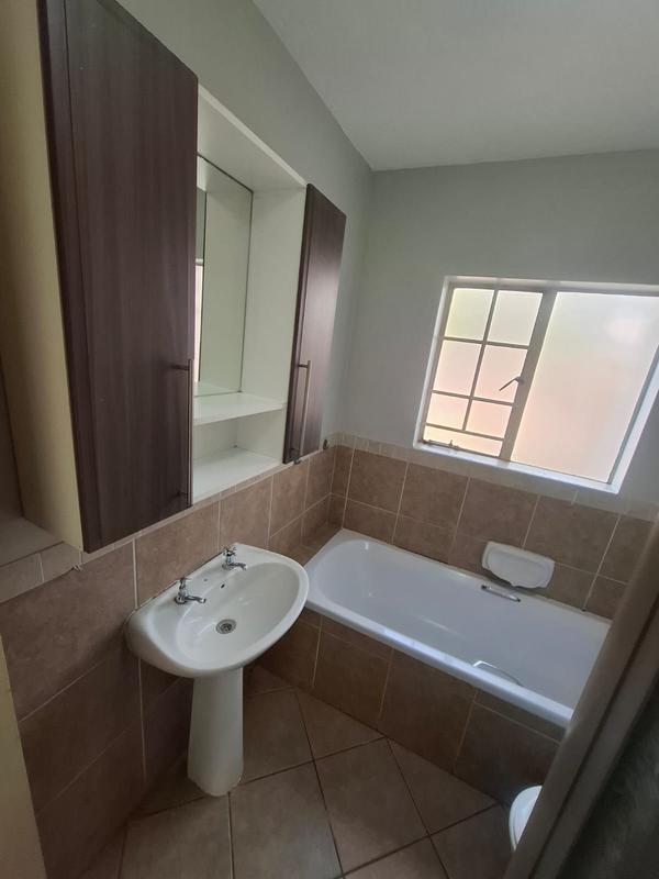 To Let 2 Bedroom Property for Rent in Mooikloof Ridge Gauteng