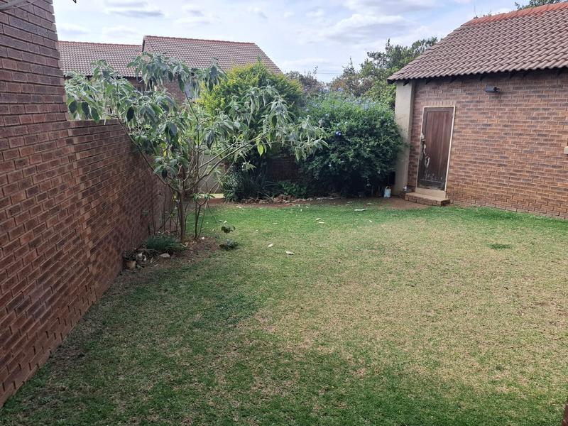 To Let 2 Bedroom Property for Rent in Mooikloof Ridge Gauteng