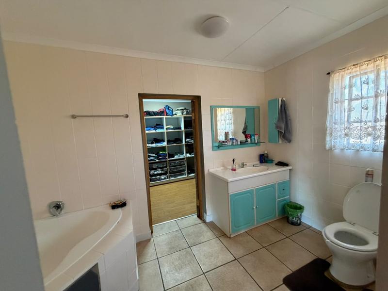 4 Bedroom Property for Sale in Derdepoort Gauteng