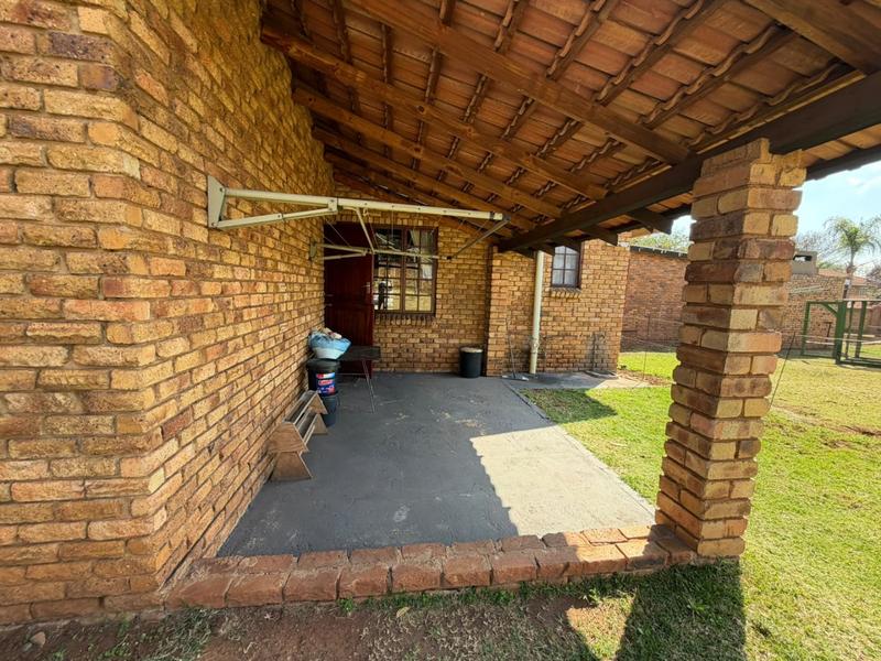 4 Bedroom Property for Sale in Derdepoort Gauteng