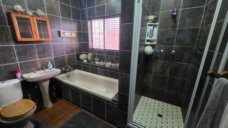 4 Bedroom Property for Sale in Doornpoort Gauteng