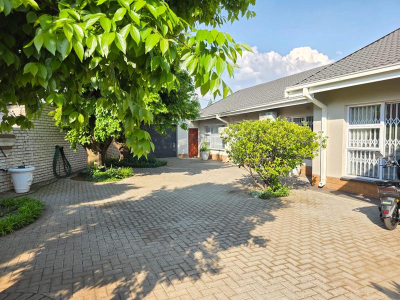 4 Bedroom Property for Sale in Golf Park Gauteng