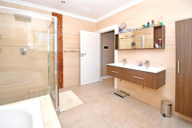To Let 4 Bedroom Property for Rent in Parkmore Gauteng