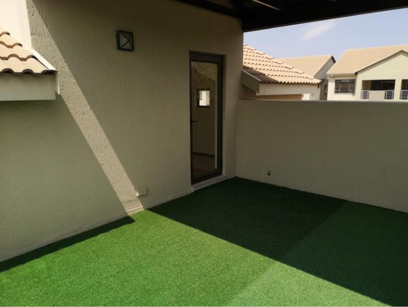 To Let 2 Bedroom Property for Rent in Bryanston Gauteng