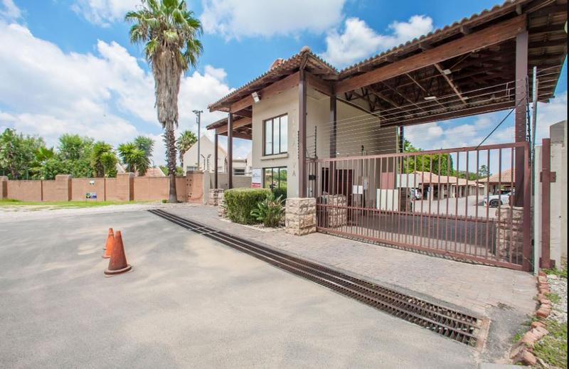 To Let 2 Bedroom Property for Rent in Fourways Gauteng