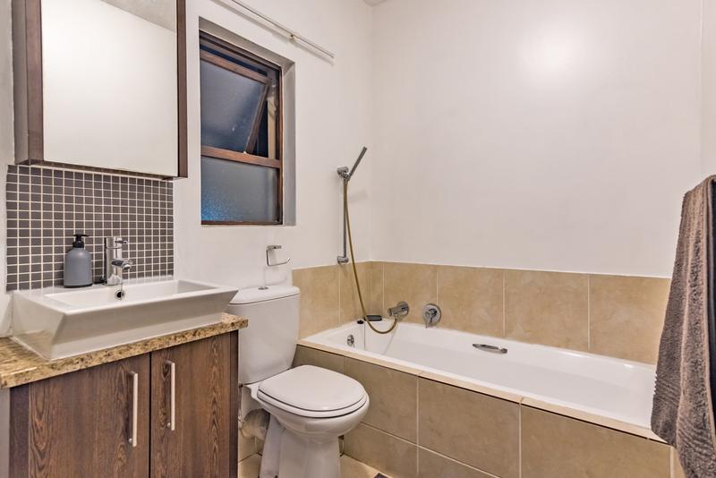 1 Bedroom Property for Sale in Fourways Gauteng