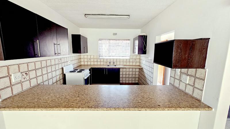 To Let 2 Bedroom Property for Rent in New Redruth Gauteng