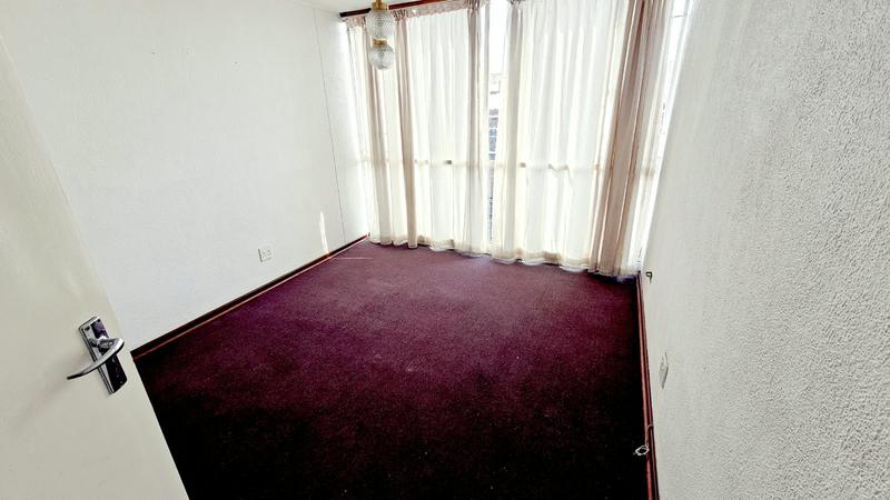 To Let 2 Bedroom Property for Rent in New Redruth Gauteng