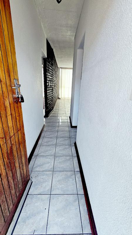 To Let 2 Bedroom Property for Rent in New Redruth Gauteng