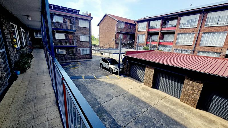 To Let 2 Bedroom Property for Rent in New Redruth Gauteng