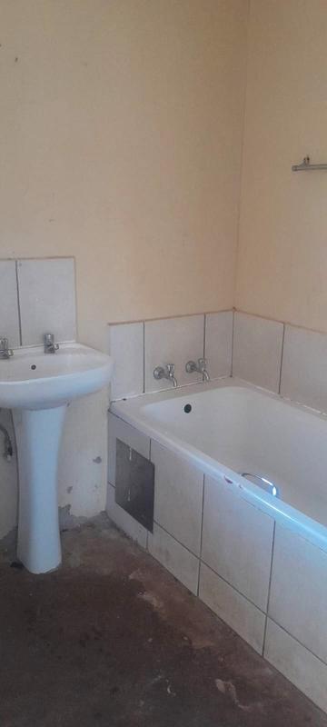 2 Bedroom Property for Sale in Lufhereng Gauteng