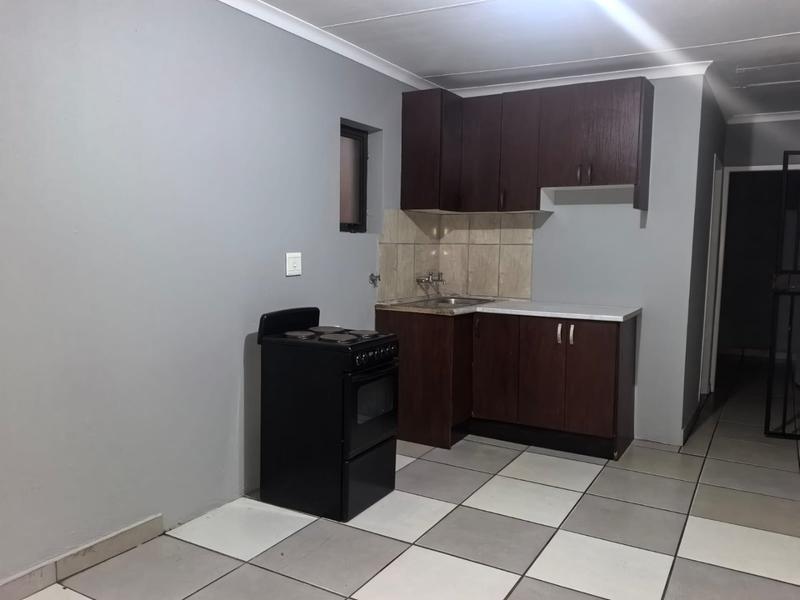 6 Bedroom Property for Sale in Protea Glen Gauteng